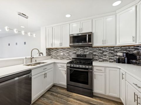 Tiny photo for 320 Sheridan Drive #2C, Willowbrook, IL 60527 (MLS # 12551200)