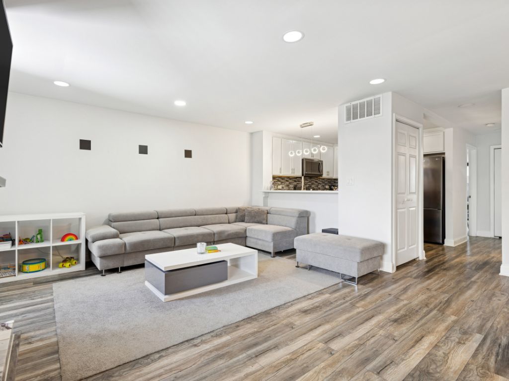 320 Sheridan Drive 2C