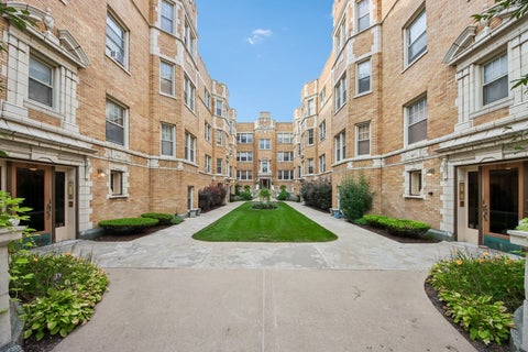 Photo of 241 Washington Boulevard #1A, Oak Park, IL 60302 (MLS # 12789978)