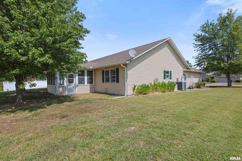 Tiny photo for 1306 N MAGNOLIA Drive, Marion, IL 62959 (MLS # EB459491)