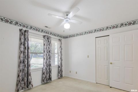 Tiny photo for 1306 N MAGNOLIA Drive, Marion, IL 62959 (MLS # EB459491)