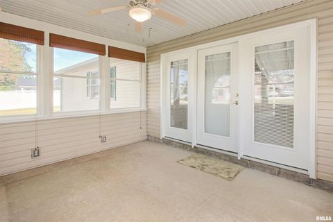 Tiny photo for 1306 N MAGNOLIA Drive, Marion, IL 62959 (MLS # EB459491)