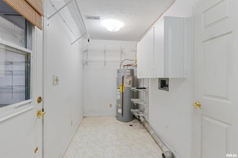 Tiny photo for 1306 N MAGNOLIA Drive, Marion, IL 62959 (MLS # EB459491)