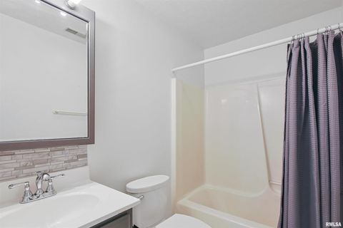 Tiny photo for 1306 N MAGNOLIA Drive, Marion, IL 62959 (MLS # EB459491)