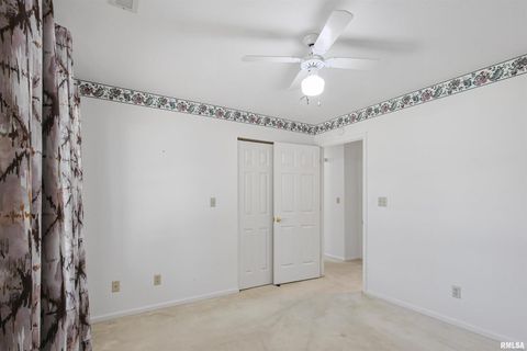 Tiny photo for 1306 N MAGNOLIA Drive, Marion, IL 62959 (MLS # EB459491)