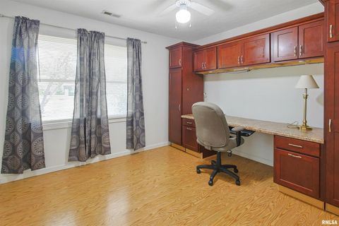 Tiny photo for 1306 N MAGNOLIA Drive, Marion, IL 62959 (MLS # EB459491)