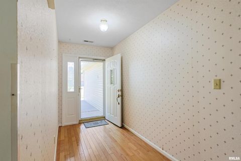 Tiny photo for 1306 N MAGNOLIA Drive, Marion, IL 62959 (MLS # EB459491)