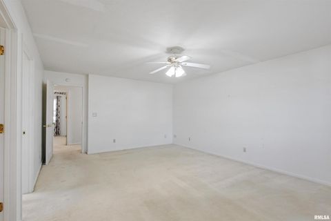 Tiny photo for 1306 N MAGNOLIA Drive, Marion, IL 62959 (MLS # EB459491)