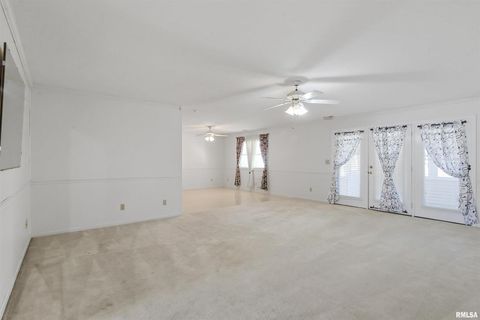 Tiny photo for 1306 N MAGNOLIA Drive, Marion, IL 62959 (MLS # EB459491)