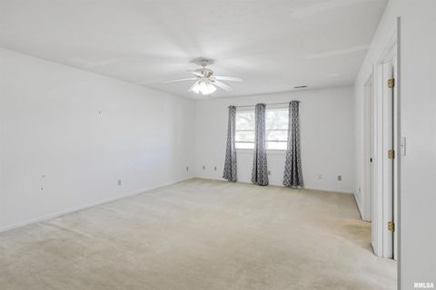 Tiny photo for 1306 N MAGNOLIA Drive, Marion, IL 62959 (MLS # EB459491)