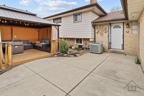 Tiny photo for 510 Florian Drive, Des Plaines, IL 60016 (MLS # 12585122)