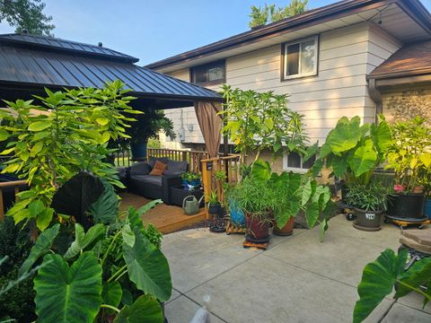 Tiny photo for 510 Florian Drive, Des Plaines, IL 60016 (MLS # 12585122)