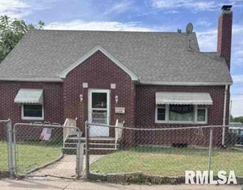 Photo of 1126 PARK Avenue, Muscatine, IA 52761 (MLS # QC4269157)