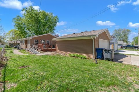 Tiny photo for 2838 Bellevue Avenue, Bettendorf, IA 52722 (MLS # 12624652)