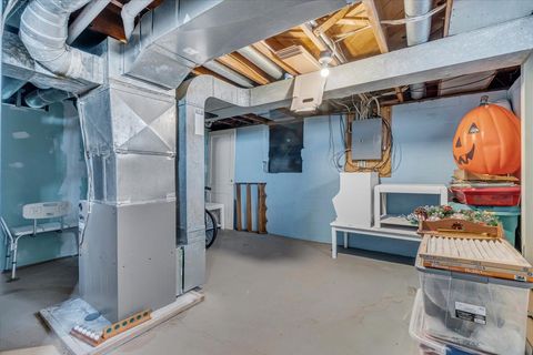 Tiny photo for 2838 Bellevue Avenue, Bettendorf, IA 52722 (MLS # 12624652)