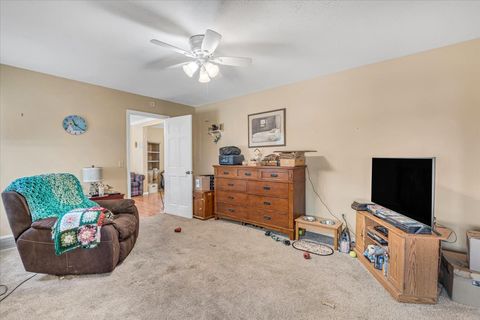 Tiny photo for 2838 Bellevue Avenue, Bettendorf, IA 52722 (MLS # 12624652)
