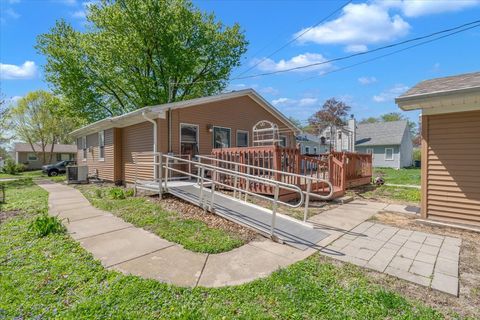 Tiny photo for 2838 Bellevue Avenue, Bettendorf, IA 52722 (MLS # 12624652)