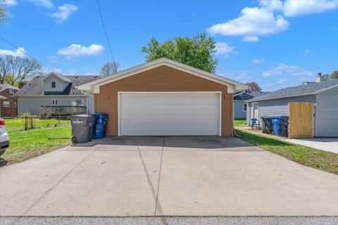 Tiny photo for 2838 Bellevue Avenue, Bettendorf, IA 52722 (MLS # 12624652)