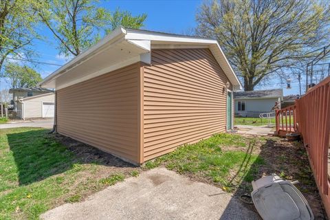 Tiny photo for 2838 Bellevue Avenue, Bettendorf, IA 52722 (MLS # 12624652)