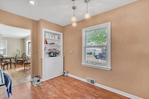 Tiny photo for 2838 Bellevue Avenue, Bettendorf, IA 52722 (MLS # 12624652)