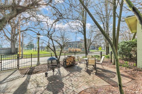 Tiny photo for 202 W Iowa Street, Urbana, IL 61801 (MLS # 12589315)