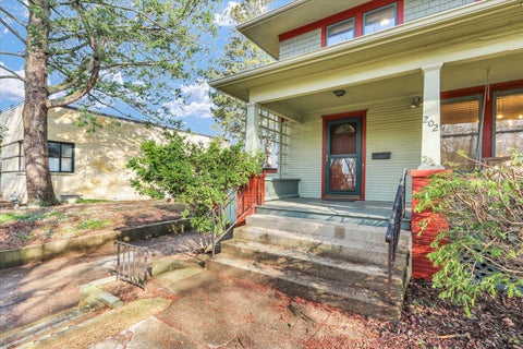 Tiny photo for 202 W Iowa Street, Urbana, IL 61801 (MLS # 12589315)