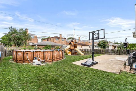 Tiny photo for 8820 N Elmore Street, Niles, IL 60714 (MLS # 12573918)