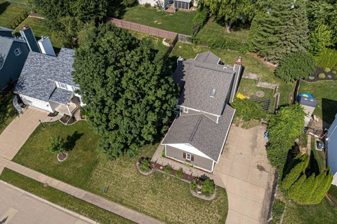 Tiny photo for 4367 Winston Place, Bettendorf, IA 52722 (MLS # 12677715)