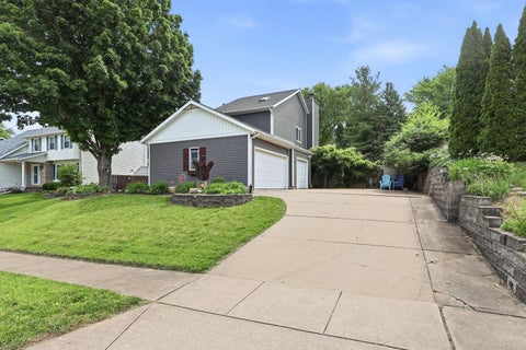 Tiny photo for 4367 Winston Place, Bettendorf, IA 52722 (MLS # 12677715)