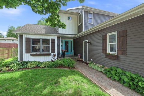 Tiny photo for 4367 Winston Place, Bettendorf, IA 52722 (MLS # 12677715)