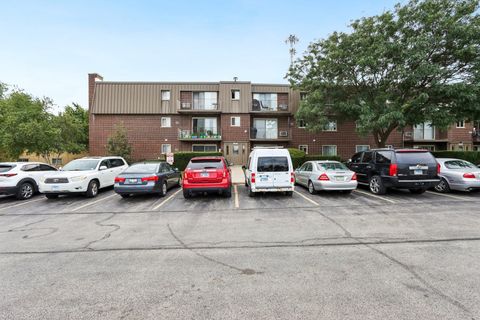Tiny photo for 586 Fairway View Drive #1A, Wheeling, IL 60090 (MLS # 12597578)