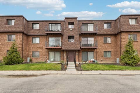 Photo of 702 Cobblestone Circle #D, Glenview, IL 60025 (MLS # 12710786)
