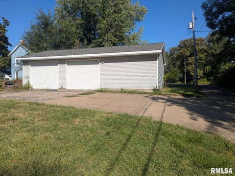 Tiny photo for 324 Lind Street, Quincy, IL 62301 (MLS # QC4267188)