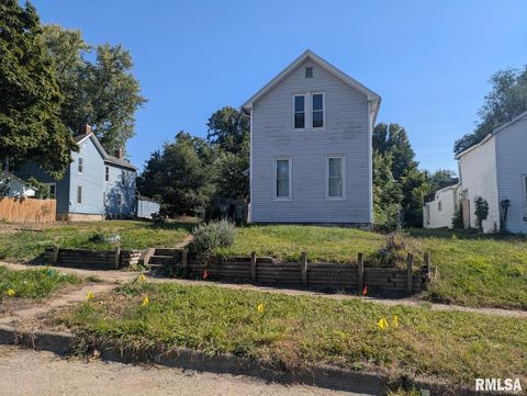 Tiny photo for 324 Lind Street, Quincy, IL 62301 (MLS # QC4267188)