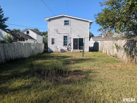 Tiny photo for 324 Lind Street, Quincy, IL 62301 (MLS # QC4267188)