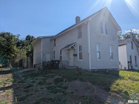 Photo of 324 Lind Street, Quincy, IL 62301 (MLS # QC4267188)