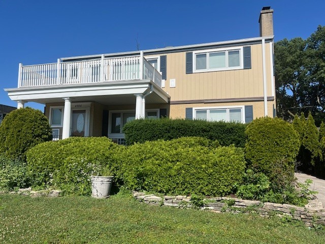 4386 Woodland Avenue