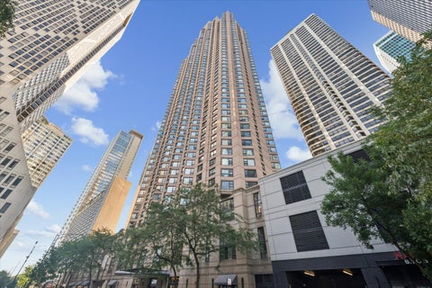 Photo of 401 E Ontario Street #2707, Chicago, IL 60611 (MLS # 12760628)