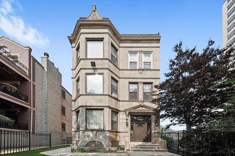 4832 N Winthrop Avenue Chicago IL 60640