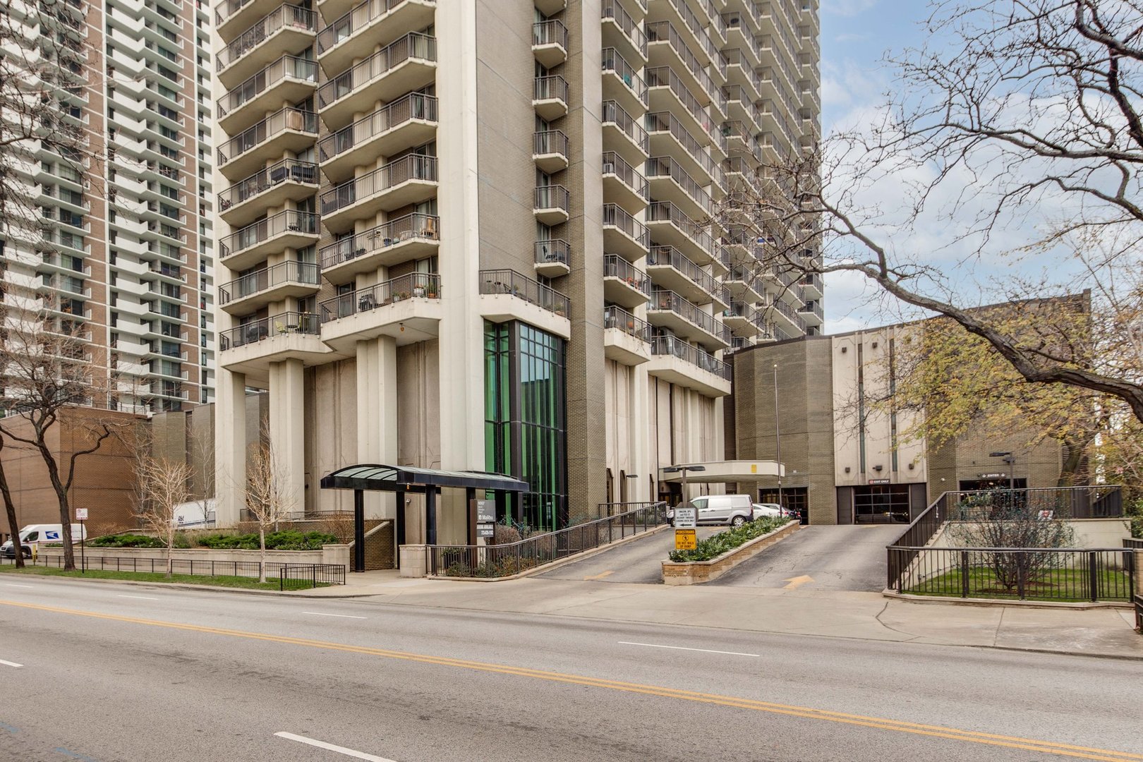 6007 N Sheridan Road 30F