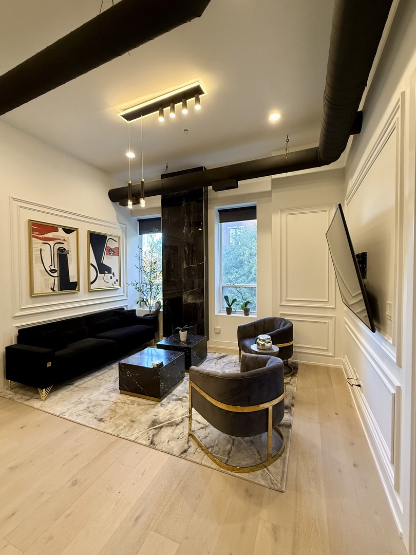 77 W Chestnut Street 3B