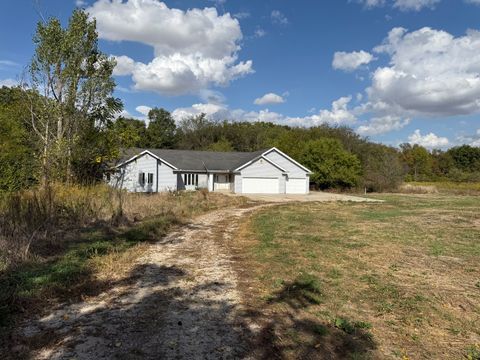 Tiny photo for 1977 N 35th Road, Ottawa, IL 61350 (MLS # 12467464)