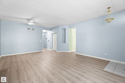 Tiny photo for 513 Saddlebrook Lane #513, Vernon Hills, IL 60061 (MLS # 12461805)