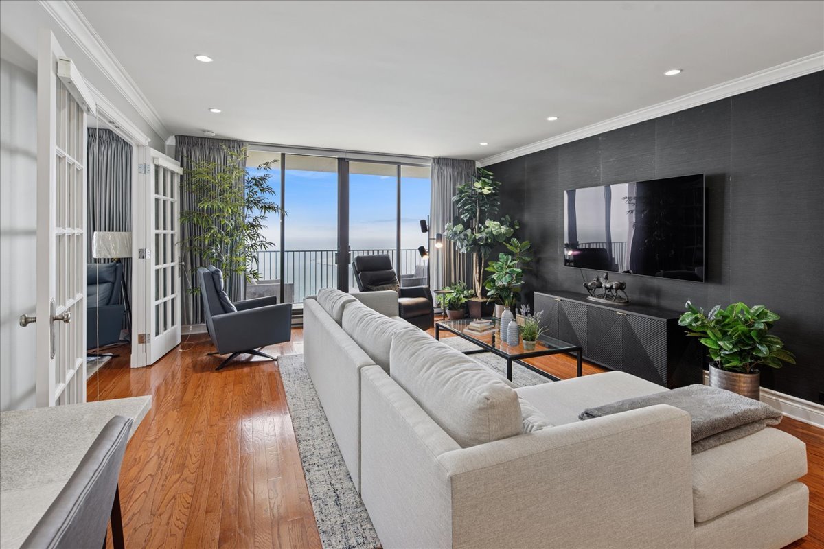 1212 N Lake Shore Drive 34BN