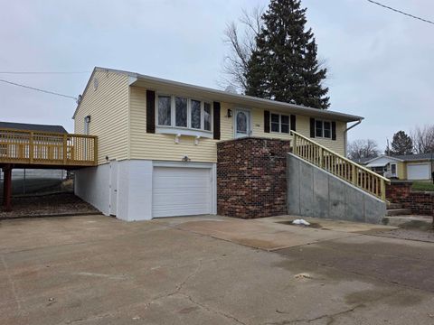 Tiny photo for 1206 10th Avenue N, Clinton, IA 52732 (MLS # 100000326)