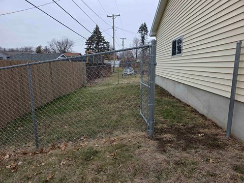 Tiny photo for 1206 10th Avenue N, Clinton, IA 52732 (MLS # 100000326)