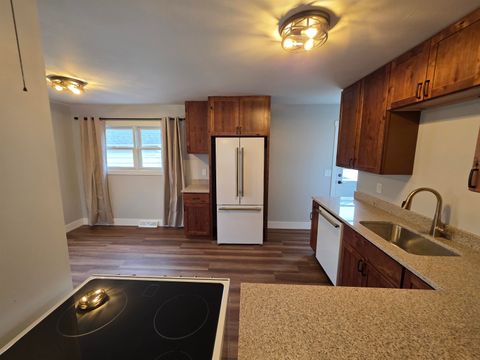 Tiny photo for 1206 10th Avenue N, Clinton, IA 52732 (MLS # 100000326)