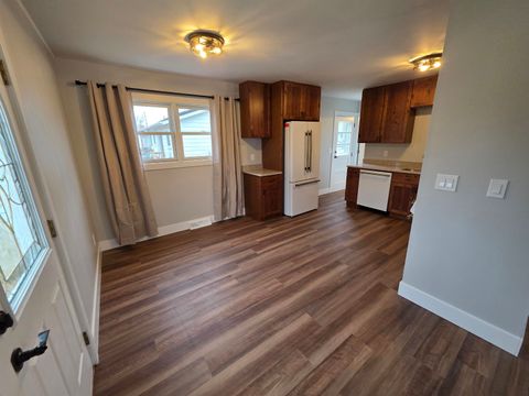 Tiny photo for 1206 10th Avenue N, Clinton, IA 52732 (MLS # 100000326)