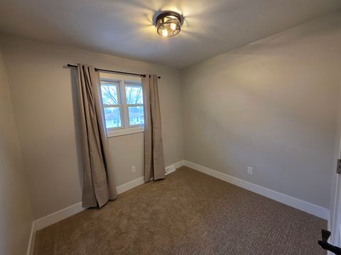 Tiny photo for 1206 10th Avenue N, Clinton, IA 52732 (MLS # 100000326)