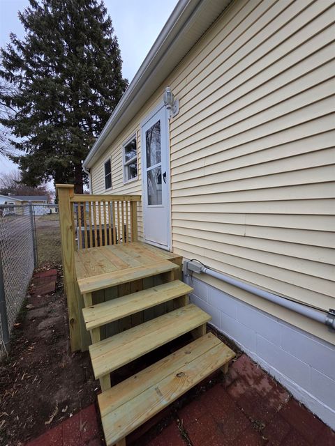 Tiny photo for 1206 10th Avenue N, Clinton, IA 52732 (MLS # 100000326)